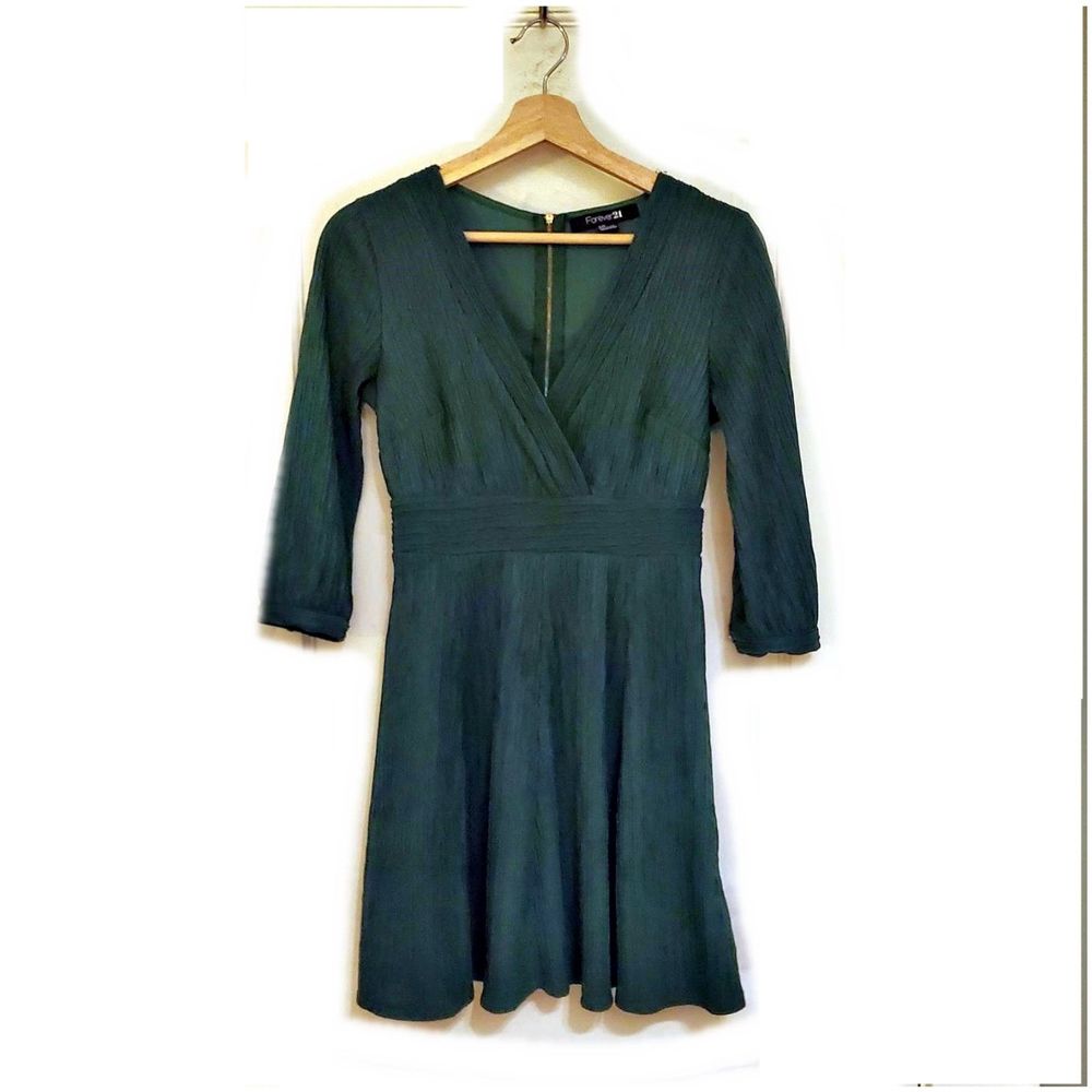 FOREVER 21 V-Neck Green Dress Sz S EUC